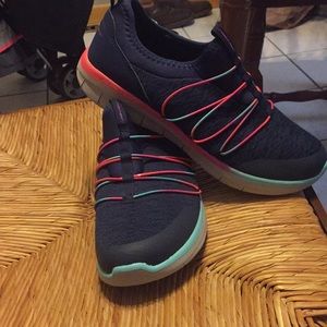 Sketchers slip ones w/ air-cooled memory foam Sz9